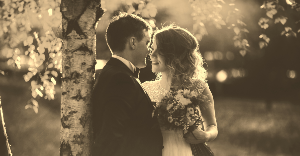 Vintage wedding videography captures Candid moments.